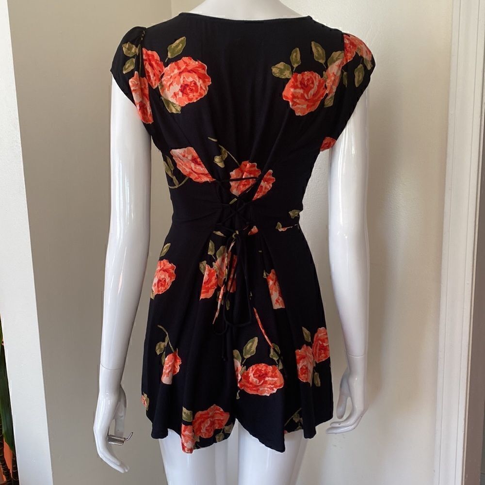 Urban Outfitters Kimchi Blue Black Rose Print Lace Up Romper Playsuit Size XS - Picture 7 of 14